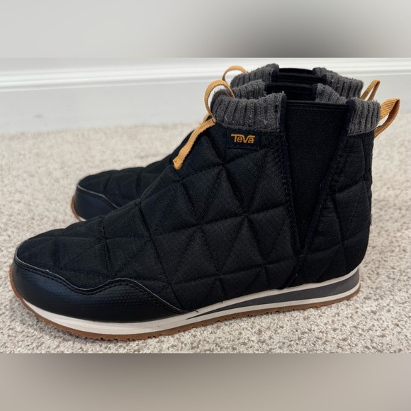 Barely Worn Teva ReEmber Mid Black Quilted Water Resistant Ankle Boot Sneakers - Picture 7 of 12